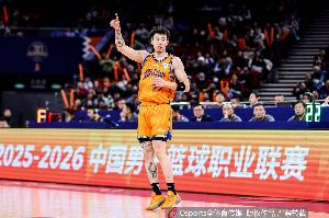 场均12分4.5板！上海队记：张镇麟毫无疑问是整个系列赛的MVP