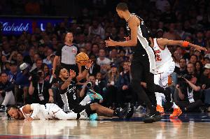 常规赛也没有过！马刺上半场得分≥76但下半场≤30 NBA历史首队