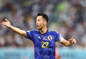 吉田麻也谈远藤航伤退：如果小事不及时应对，或造成严重后果