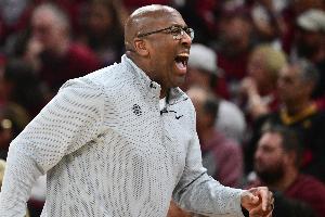 面包：不会纠结球队过往的低谷 尽全力为纽约和球队带去欢乐