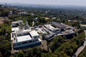6年前3700万买地皮~最新照片曝光：詹姆斯洛杉矶豪宅进行收尾工作